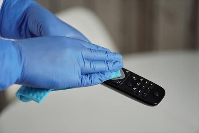 disinfettare-telecomando-casa