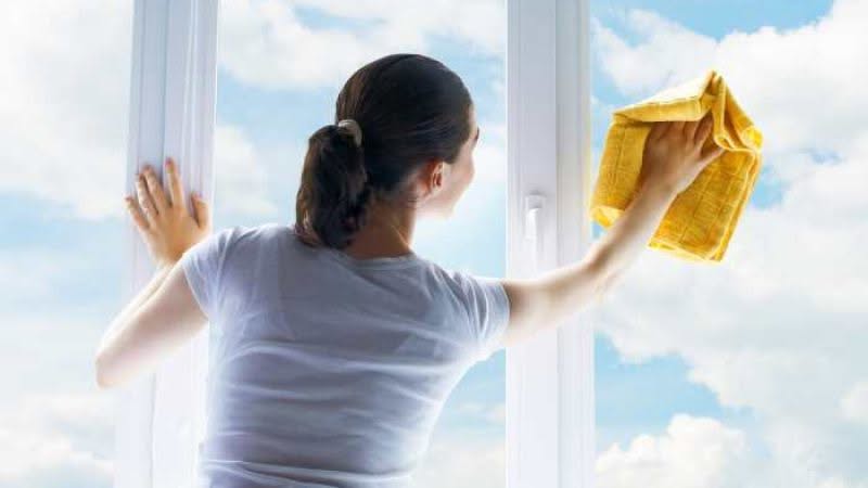 foto di come pulire i vetri senza aloni Esempio di come pulire i vetri senza aloni
