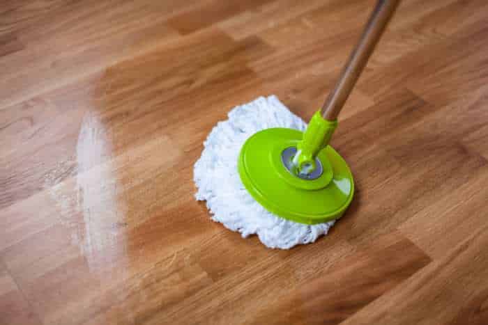 foto di come lavare il parquet